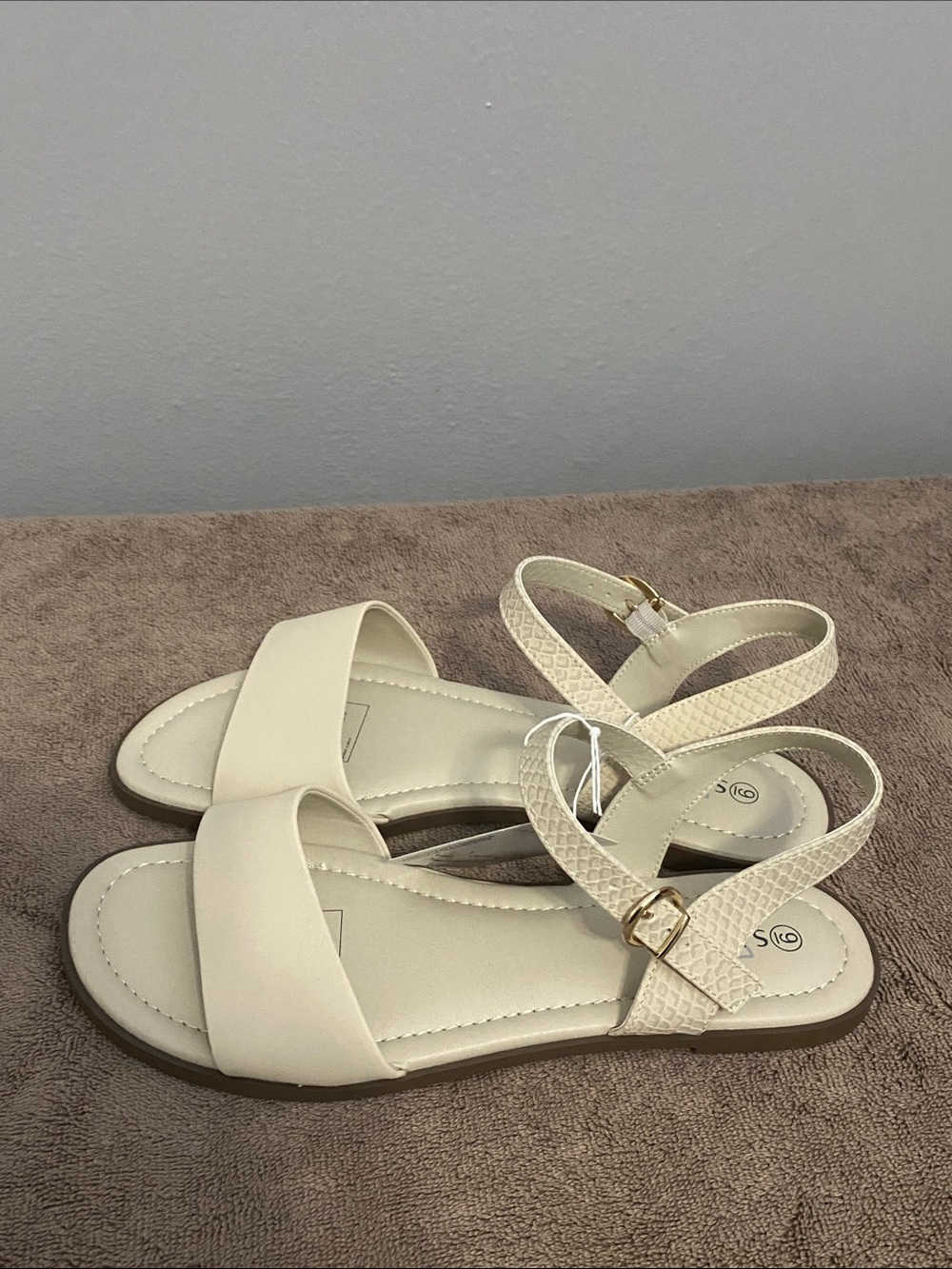 Sandals - Picture 3 of 9